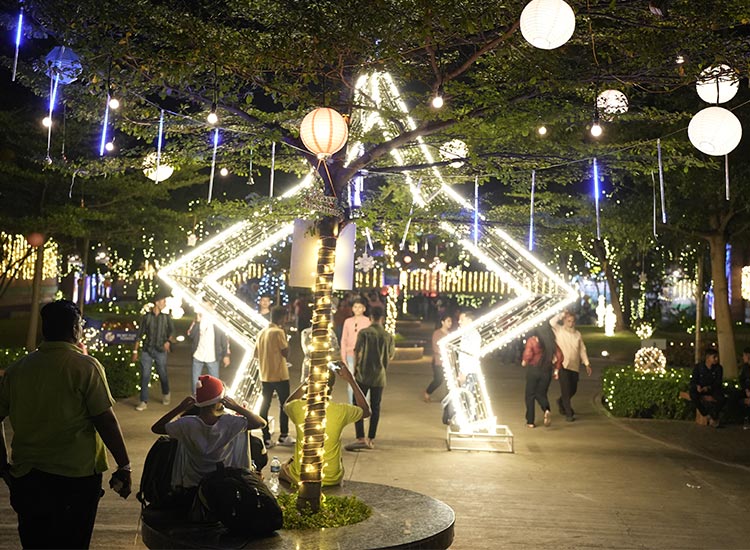 Christmas Decor at Wet'nJoy Lonavala Park, & Happy street